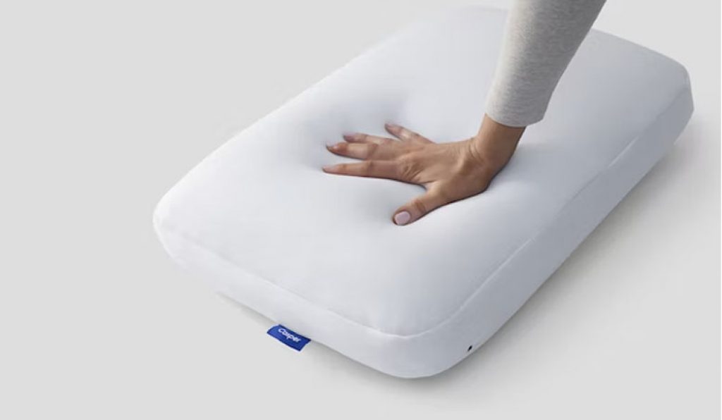 hand press casper hybrid pillow